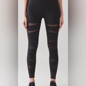Lululemon Wunder Under with mesh panels. Size 4
